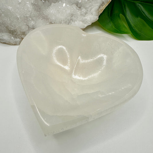 Kleine Herzschale aus Selenit