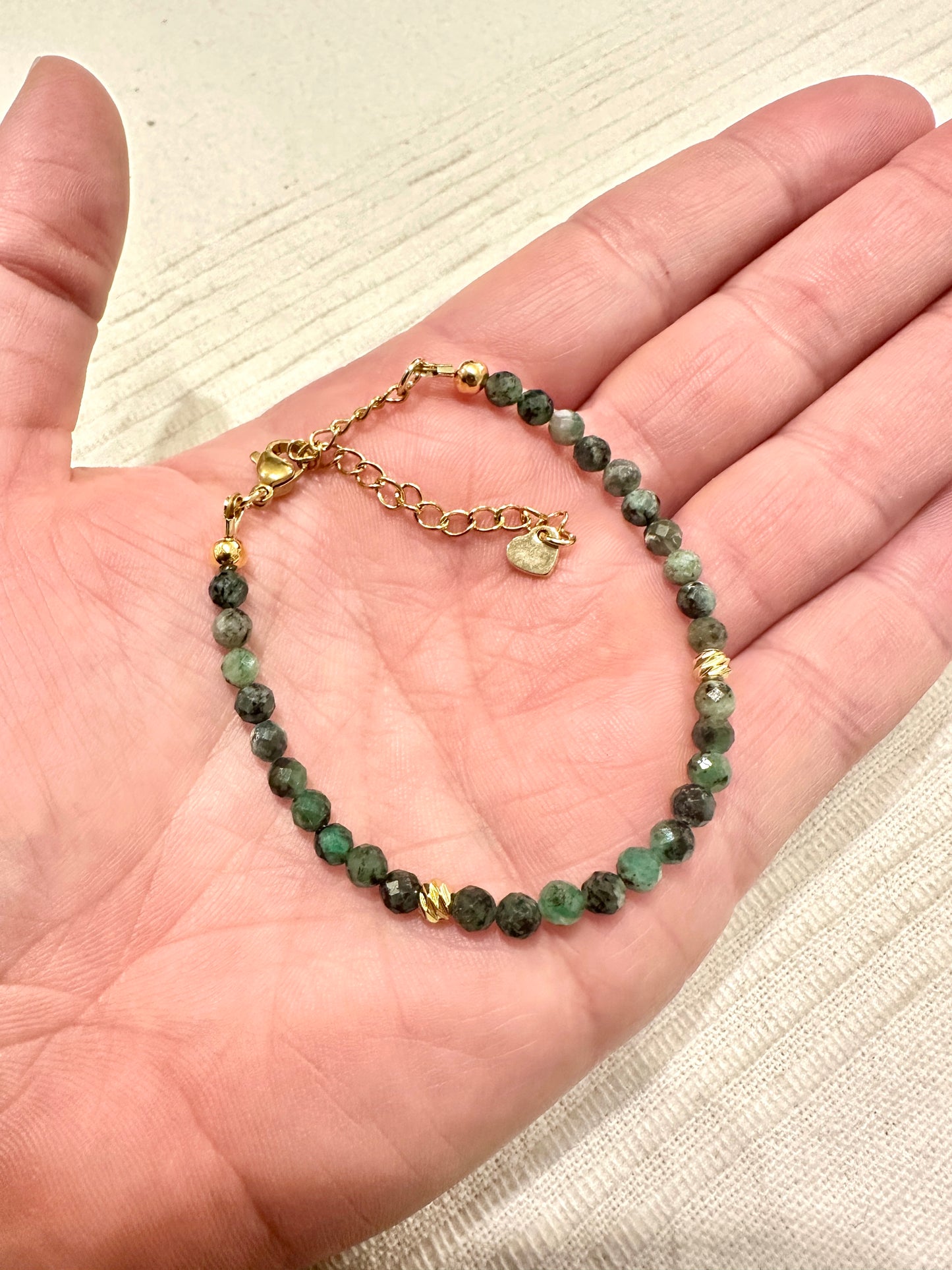 Verstellbares Armband | Smaragd | Edelstahl | Gold | AV038