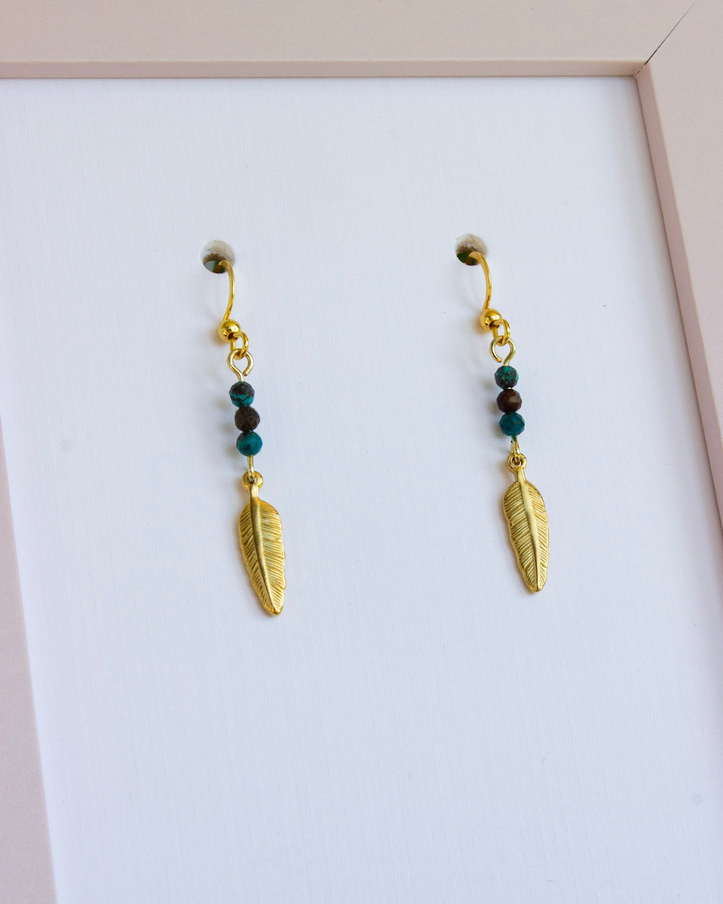 Ohrhänger Boho Feder | Chrysokoll | Gold | Edelstahl | OS049