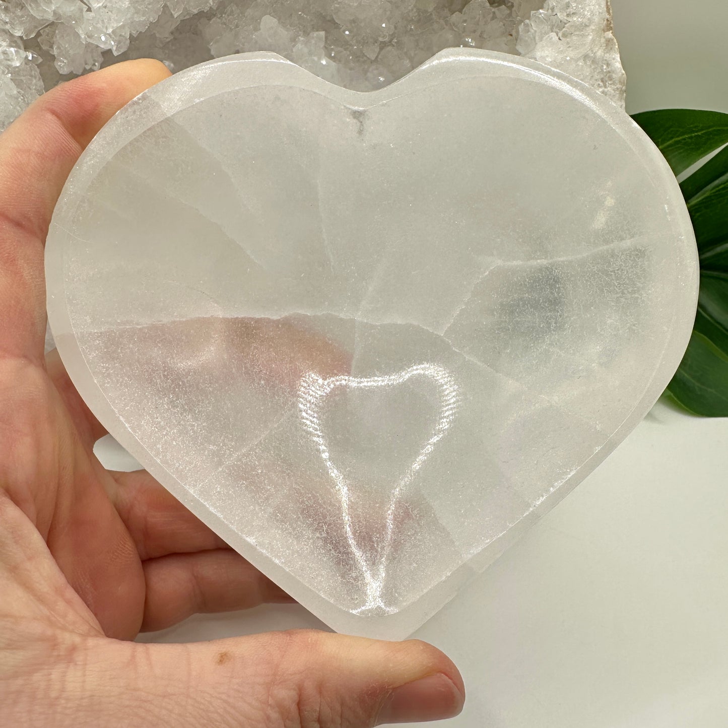 Kleine Herzschale aus Selenit