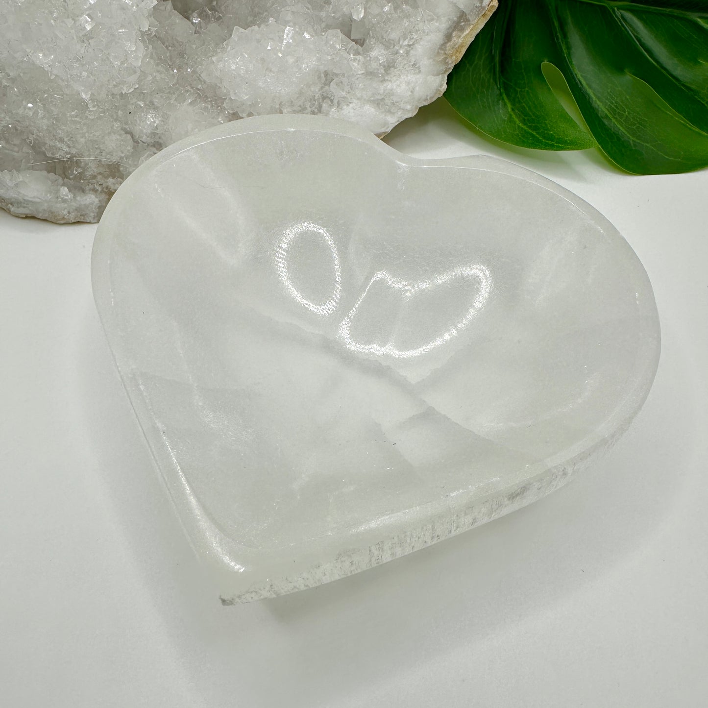 Kleine Herzschale aus Selenit