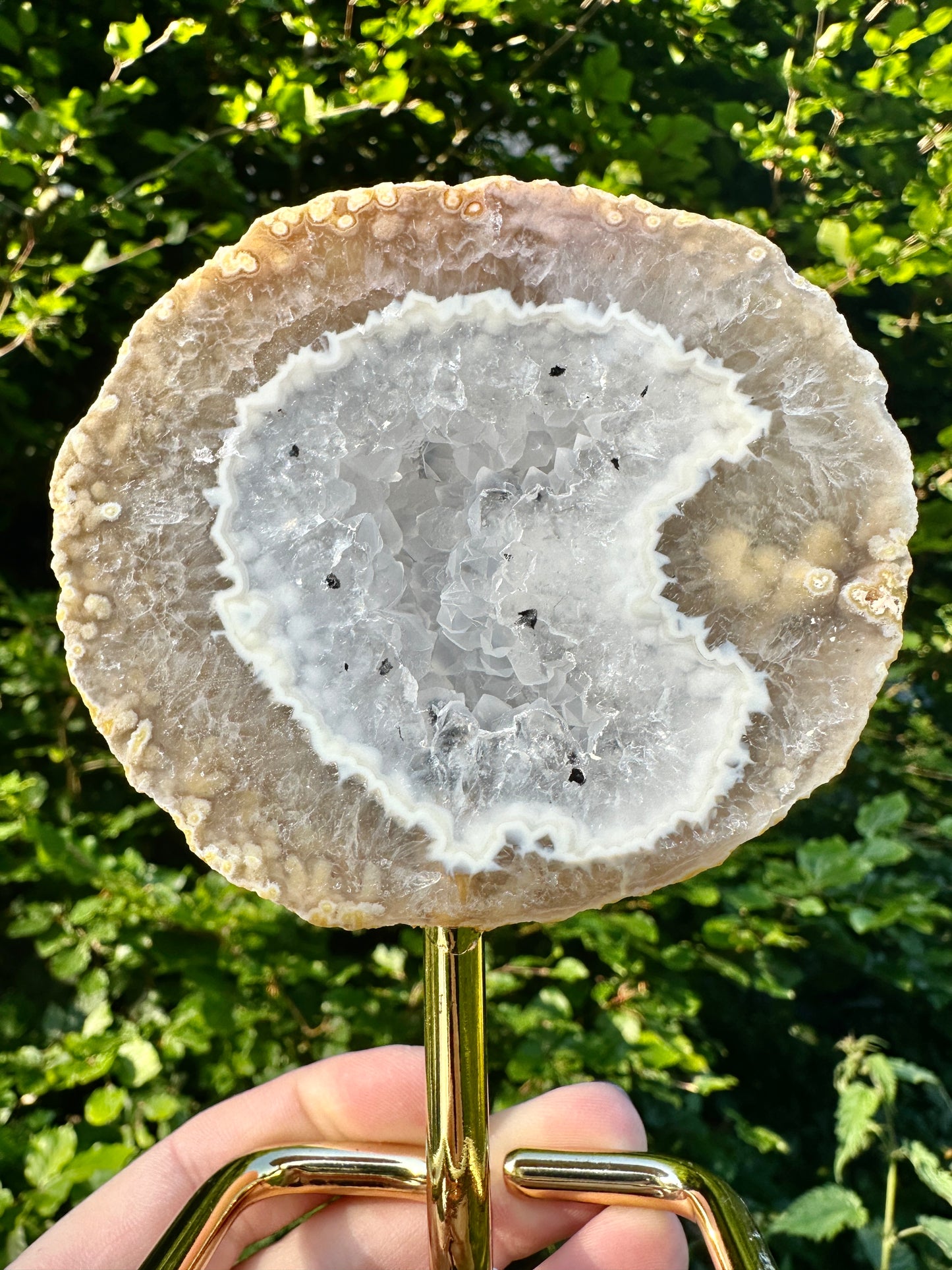Achatgeode mit Chalcedon auf Ständer